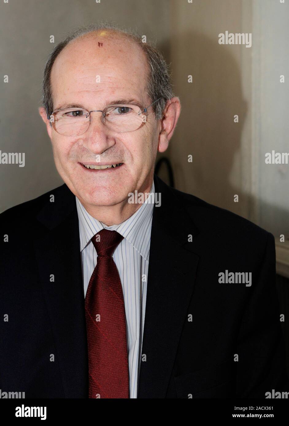 AlimLouis Benabid (* 1942), französischer Neurochirurg. Benabid und