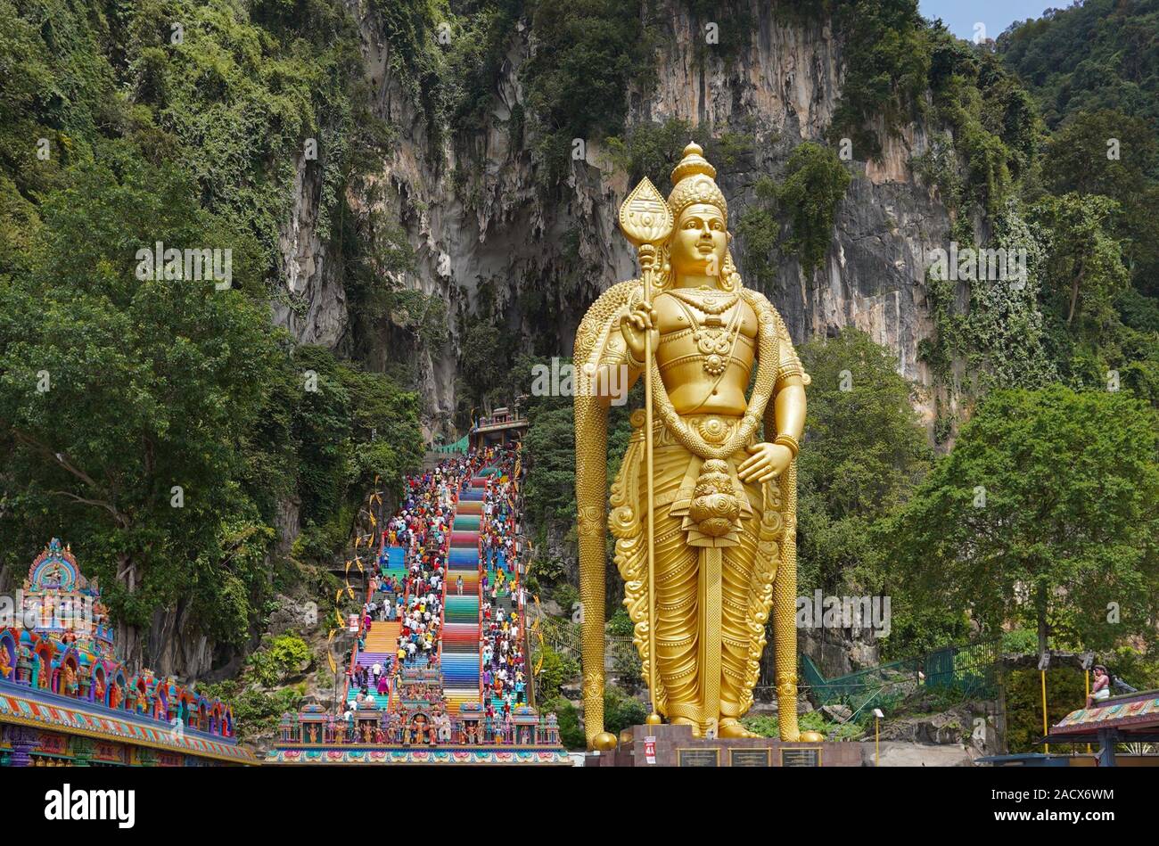 Berühmte Lord Murugan Satzung vor Batu Höhlen in Malaysia Stockfoto