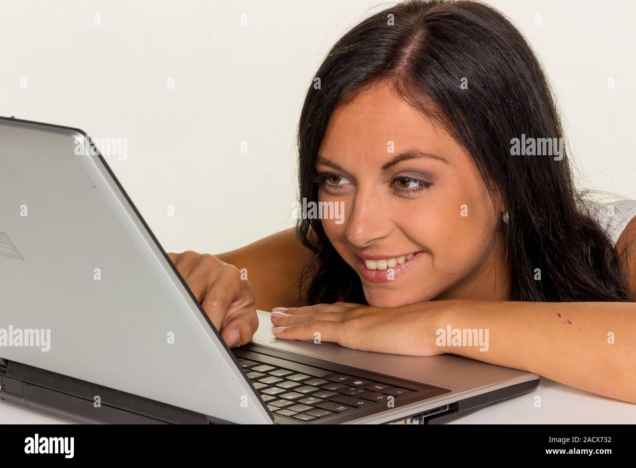 Frau mit computer Stockfoto