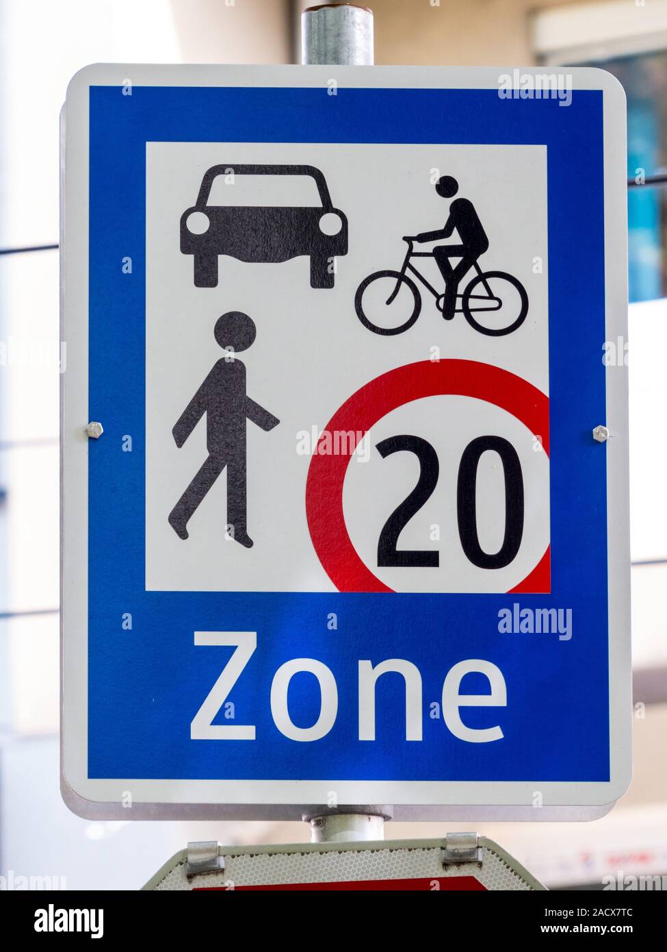 Verkehrszeichen Begegnung Zone Stockfoto