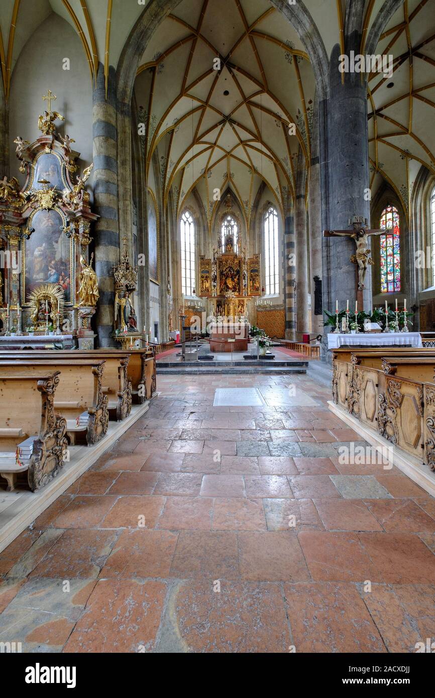 Pfarrkirche Unserer Lieben Frau in Schwaz, Österreich, die größte gotische Hallenkirche in Tirol Stockfoto