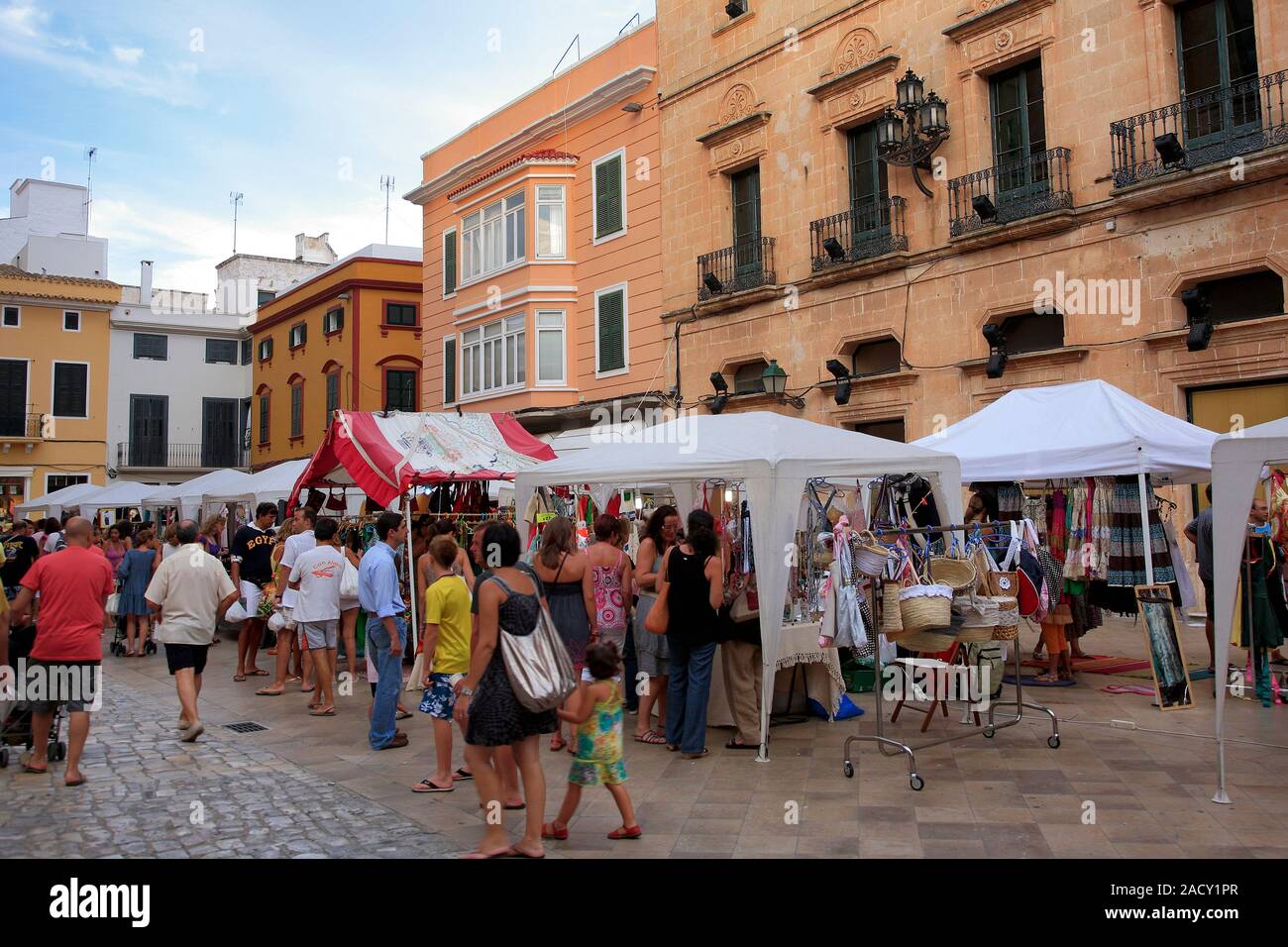 Marktstände auf dem Marktplatz, Ciutadella Stadt, Insel Menorca, Balearen, Spanien Stockfoto