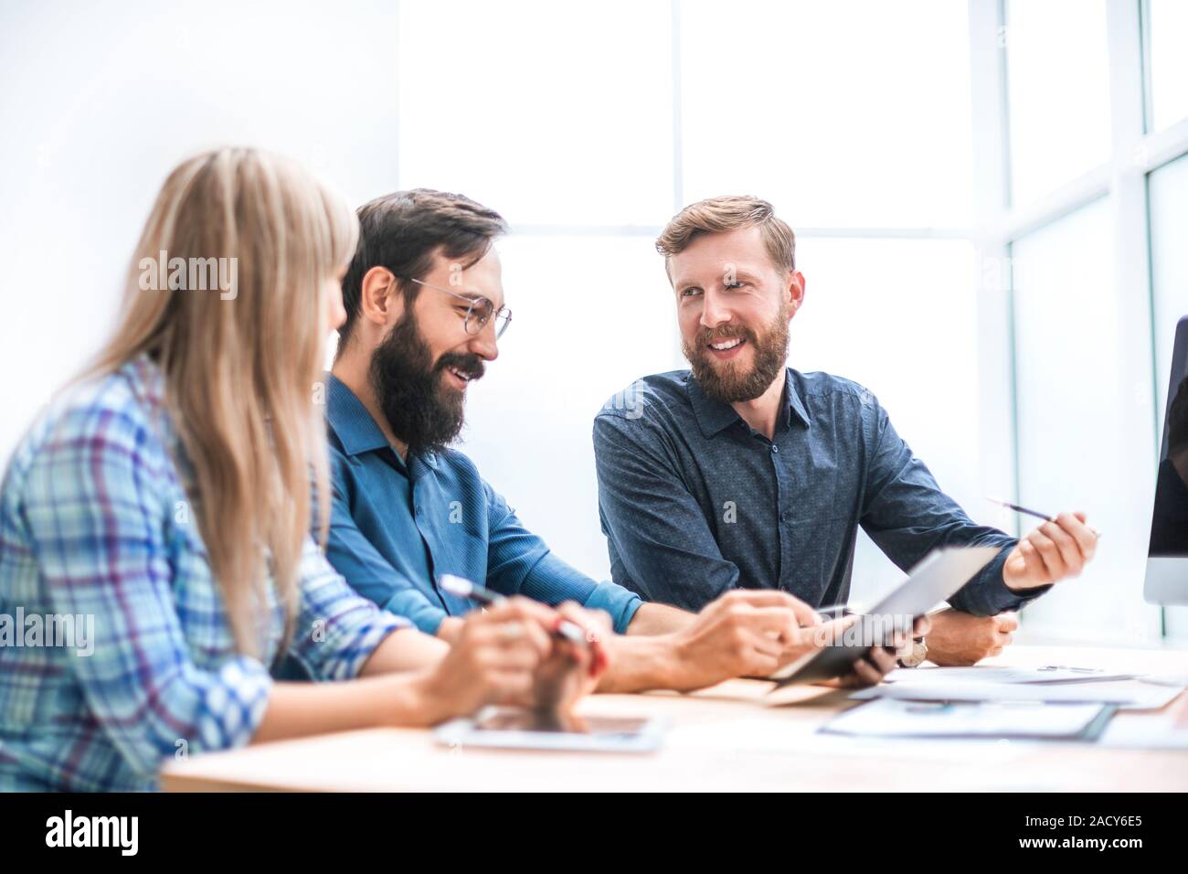 Gruppe von Designern, über ein neues Projekt. Stockfoto