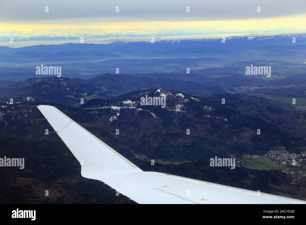 Luftbild Südlicher Schwarzwald, hohe Blau und Blick auf die Alpen Stockfoto
