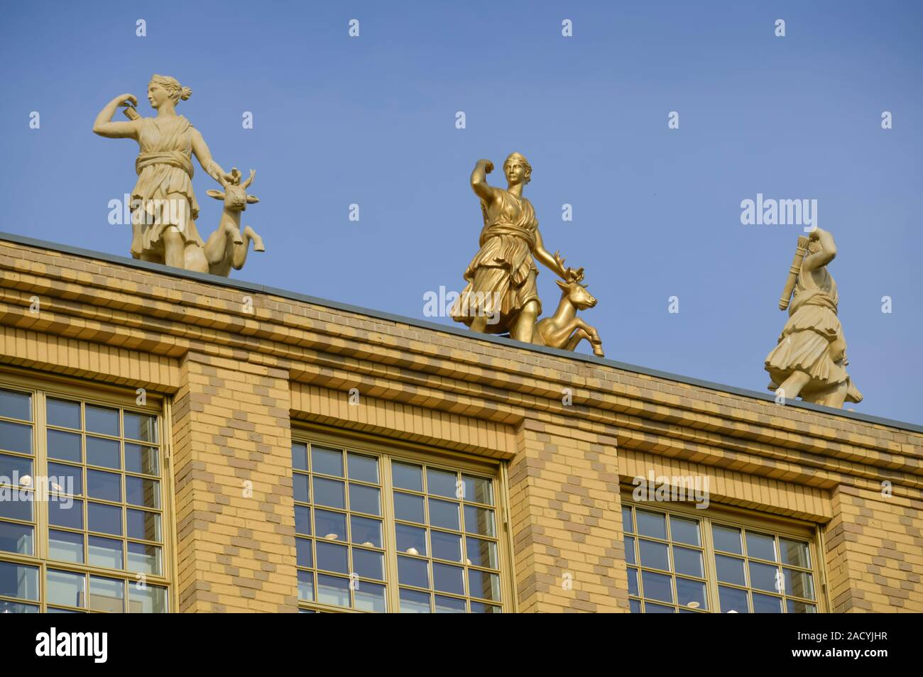 Das Gelbe Haus, Rather Straße, Düsseldorf, Nordrhein-Westfalen, Deutschland Stockfoto
