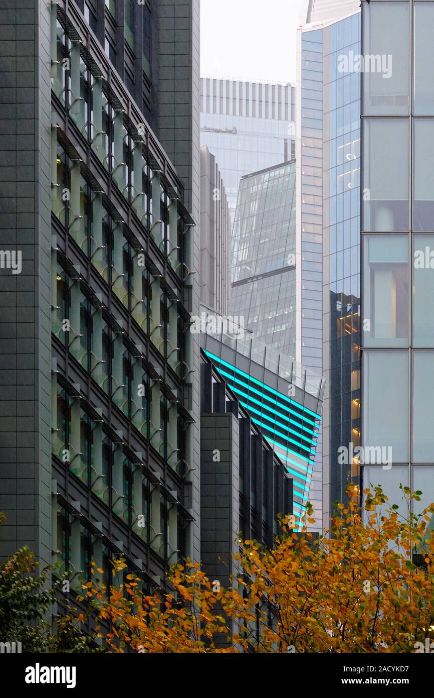 Die Abstraktion der Wolkenkratzer und Bürogebäude in der Innenstadt von London England Großbritannien Stockfoto