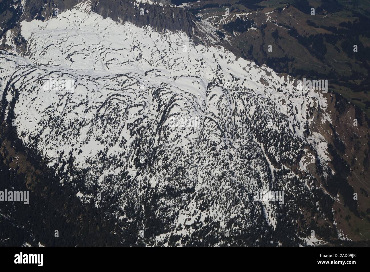 In den Berner Voralpen in der Nähe von Brienz und Habkern. Strukturen in den Schnee. Stockfoto