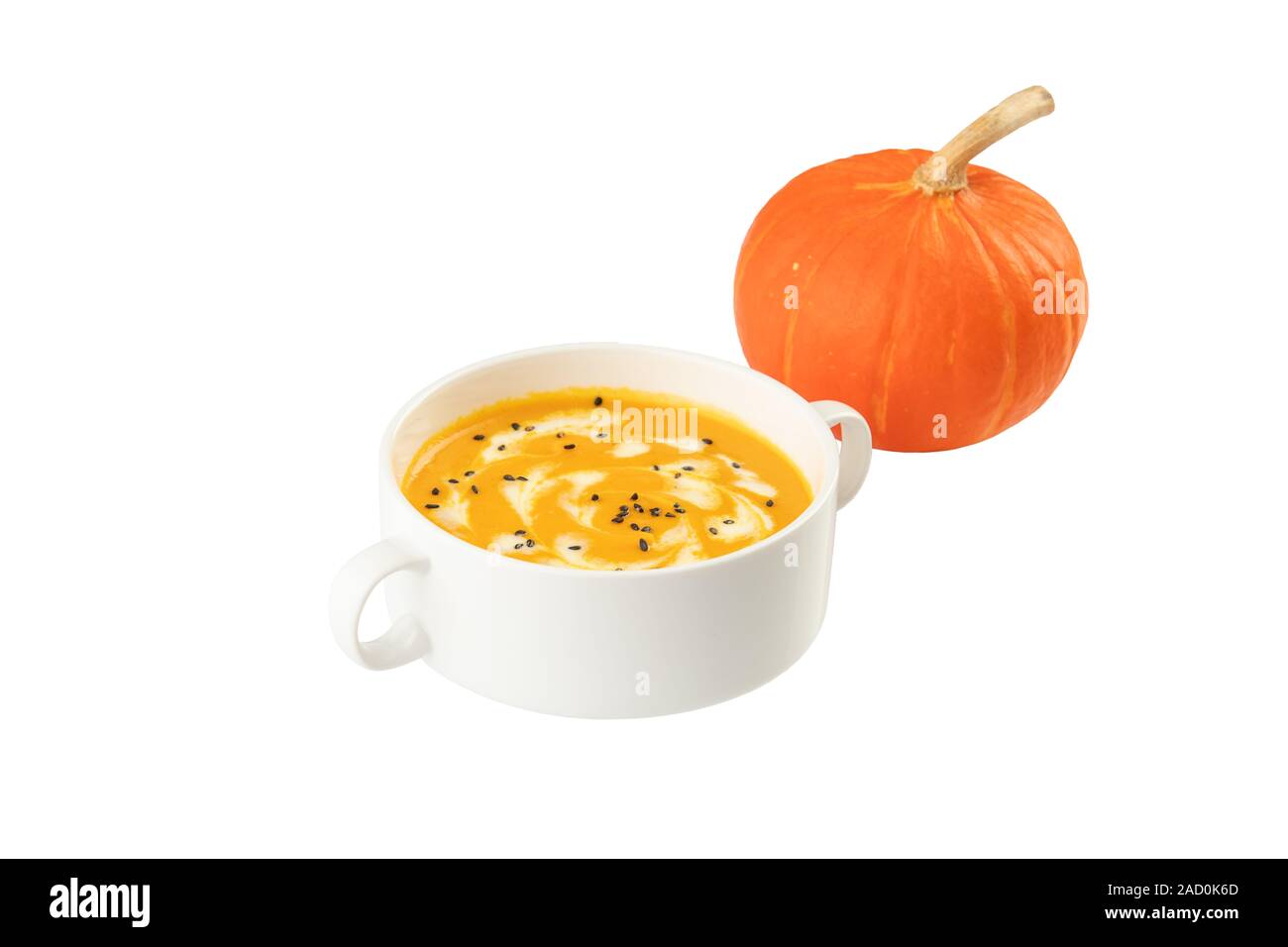 Vegetarische Kürbis creme Suppe mit ganzen Kürbis. Herbstliches Kürbissuppe. auf weißem Hintergrund Stockfoto