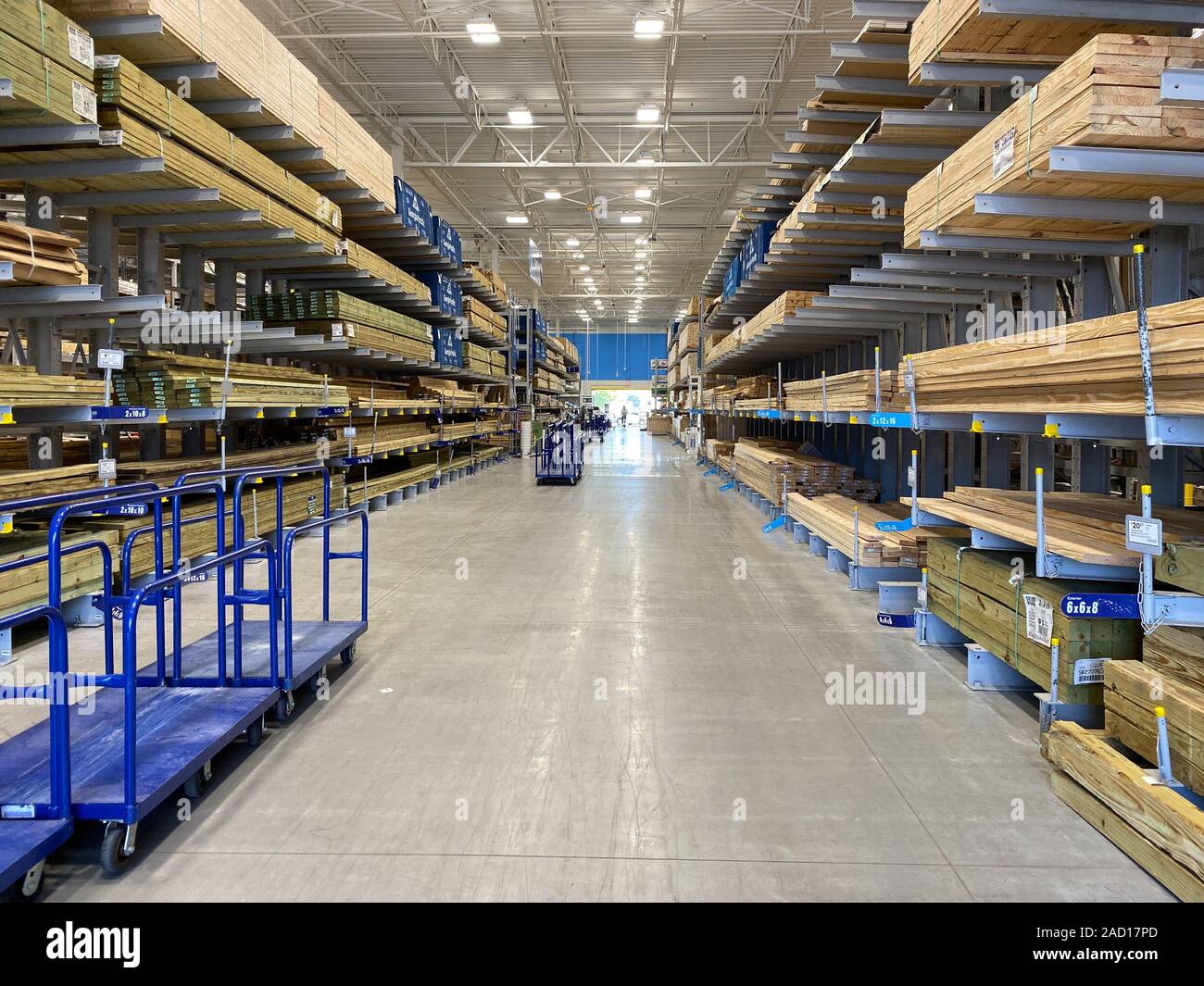 Orlando Fl Usa 11 19 19 Das Holz Gang An Der Lowes Home Improvement Store Mit Stapeln Von Holz Warten Auf Kunden Zu Erwerben Stockfotografie Alamy