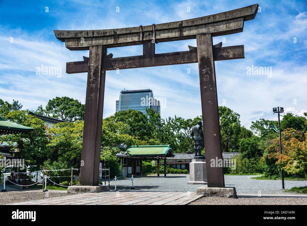 Osaka, Japan, Asien - September 2, 2019: Torii Tor an der Burg Osaka Stockfoto