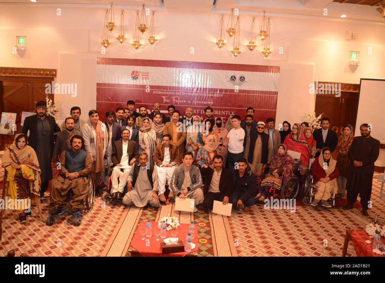 QUETTA, Pakistan. Dec 03-2019: ein Gruppenfoto der Teilnehmer mit den Balochistn Montage Herr Sana baloch, Vertreter von Serena Hotels Mr. Stockfoto