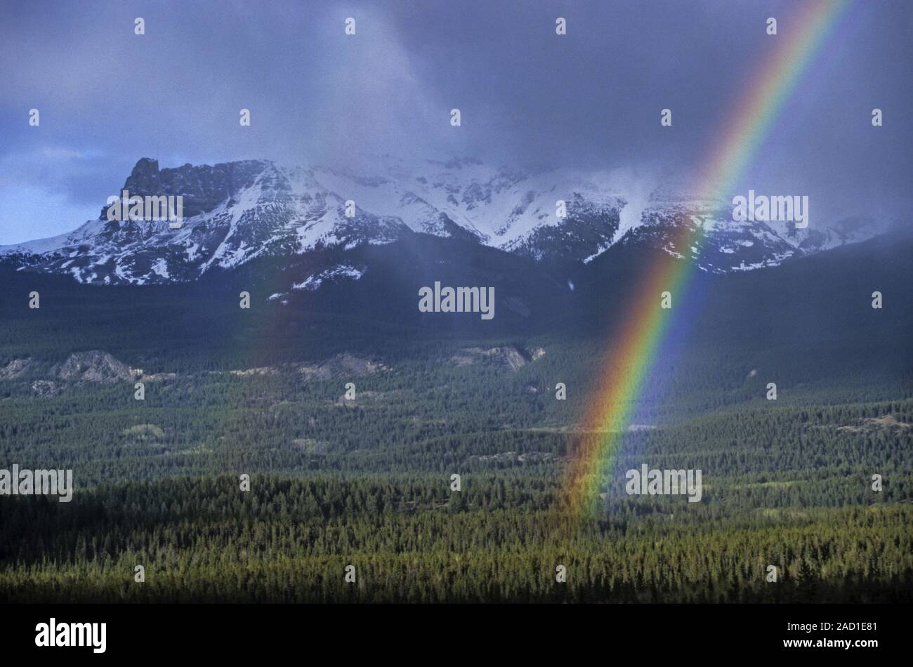 Regenbogen vor der Maligne, Bereichs-/Jasper National Park Stockfoto