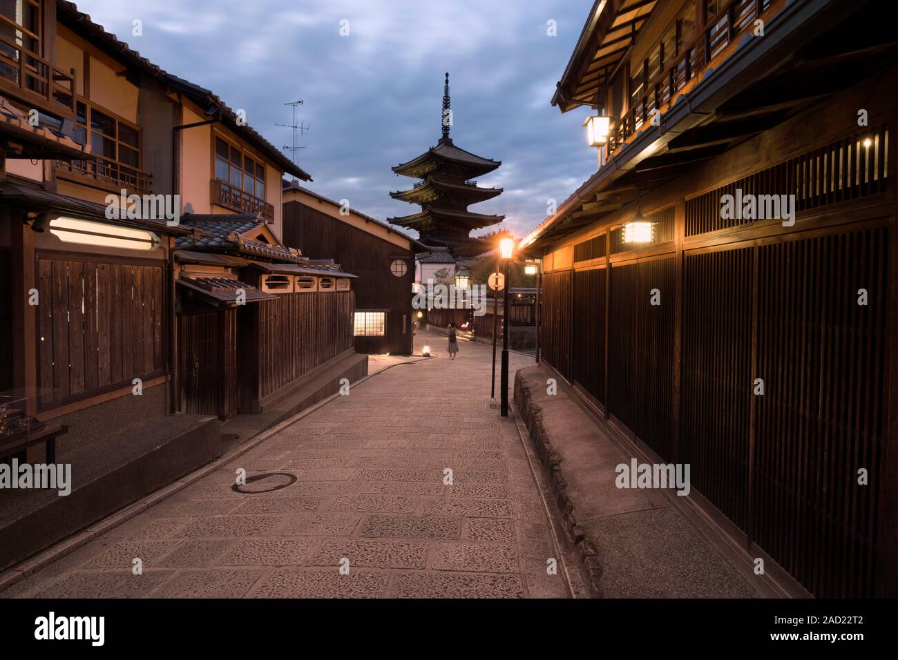 Kyoto, Japan - 5. November 2018: Yasaka Pagode von Hokan-ji Tempel, einer wunderschönen Tempel in einem traditionellen japanischen Straße in Higashiyama-ku, Gion, Kyoto Stockfoto