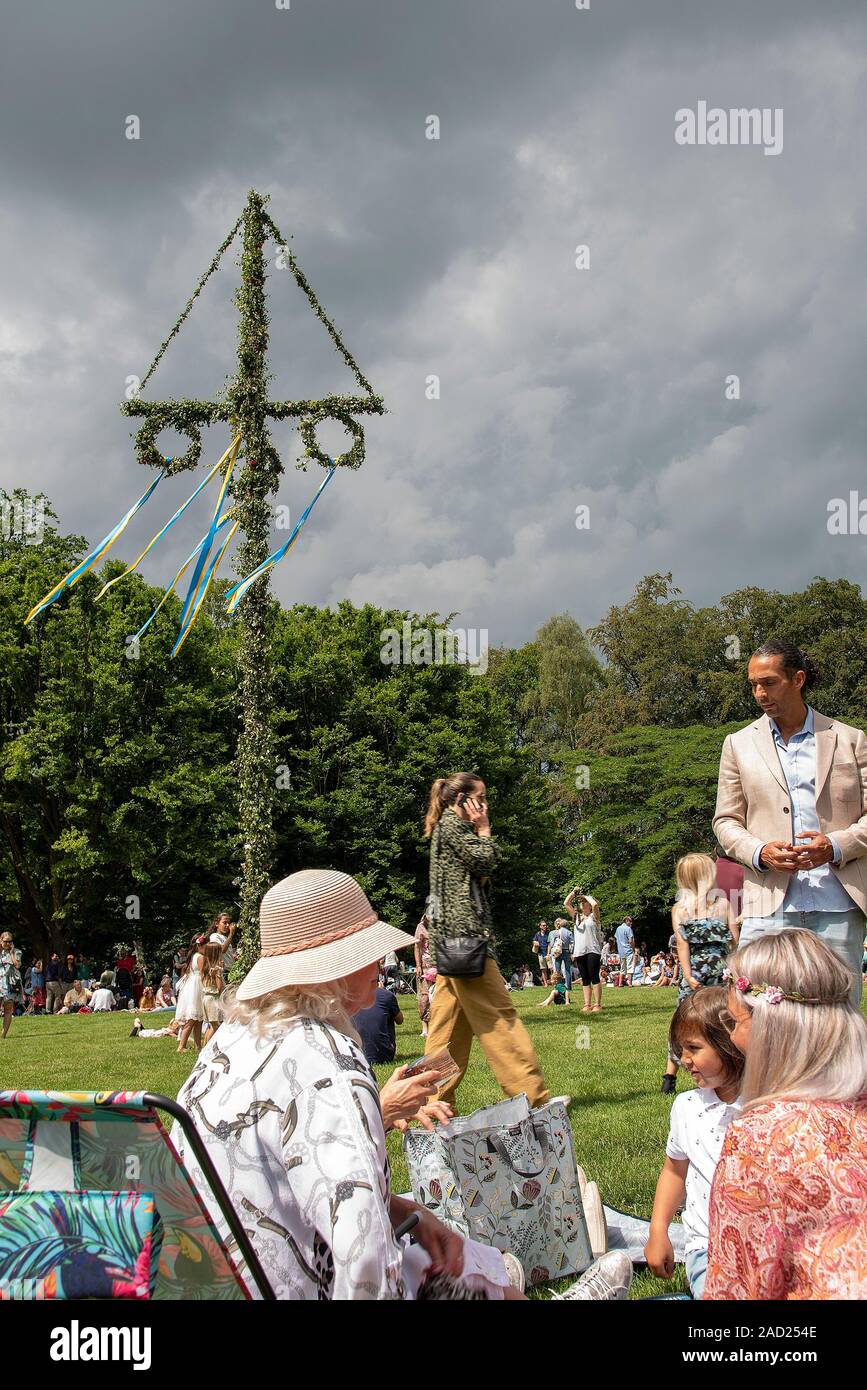 HELSINGBORG, Schweden - 21. JUNI 2019: A Midsummer Festival auf Schloss Sofiero in der Nähe von Helsingborg in Schweden. Stockfoto