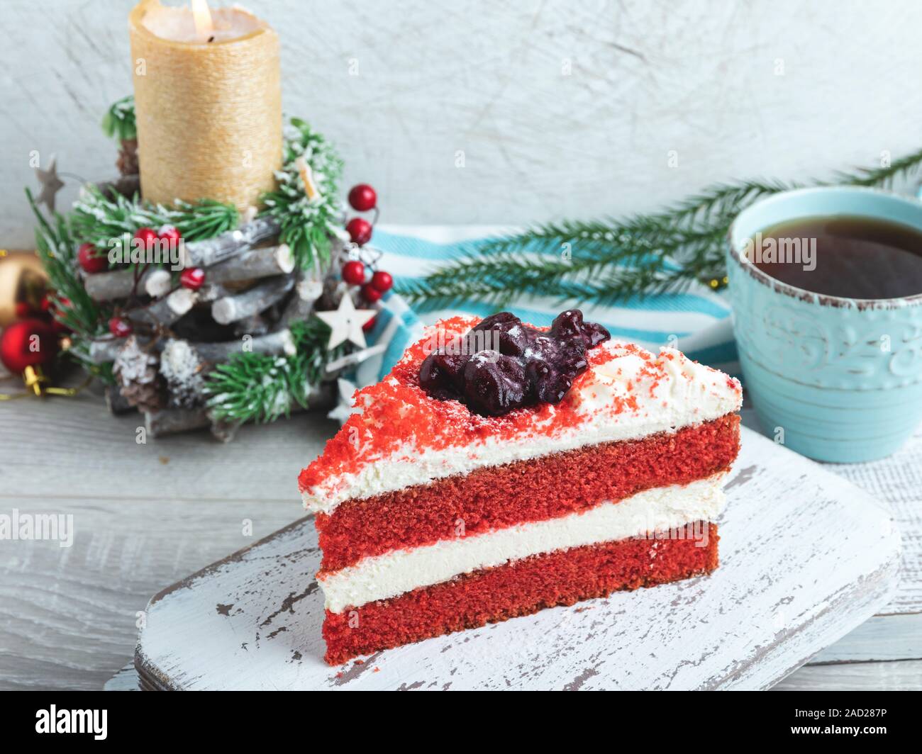 Biskuitteig red velvet Neues Jahr, Weihnachten Stockfoto