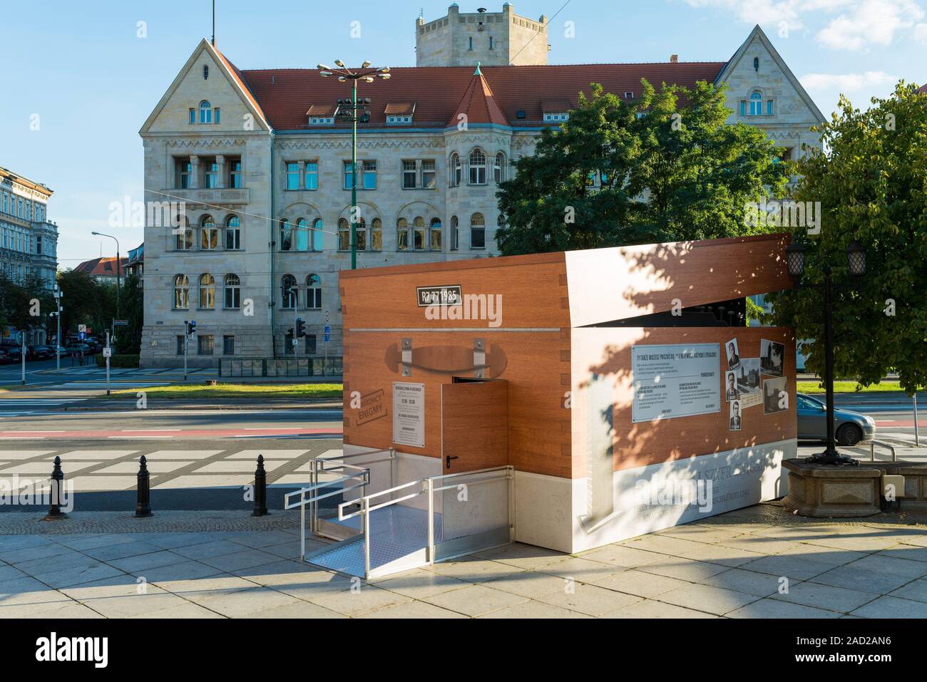 Poznan, Polen - September 06, 2016: Verschlüsselung Container - temporärer Pavillon, der so aussieht wie die Enigma Maschine und steht bei Sw. Stockfoto