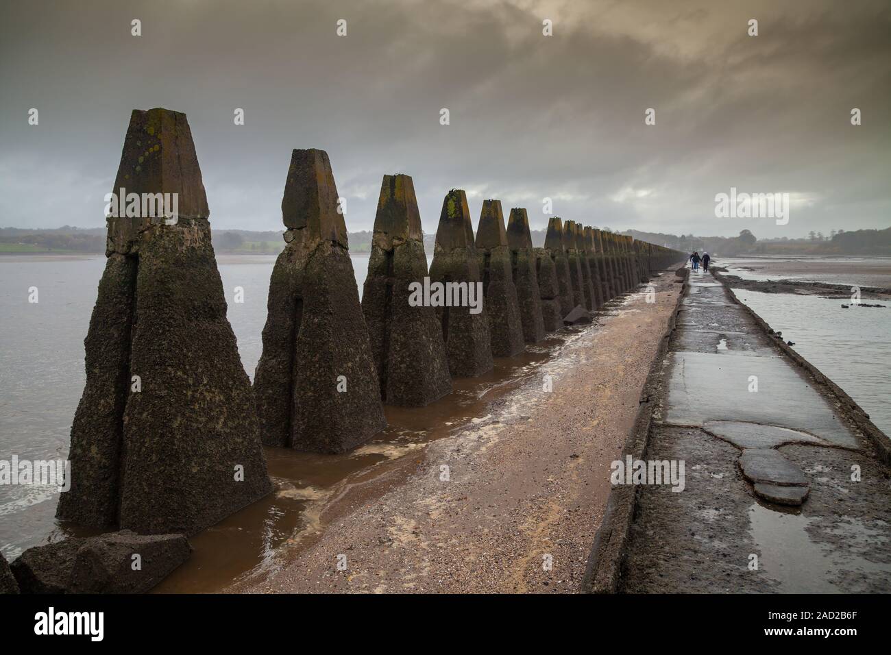 Cramond Causeway in Cramond Insel ausserhalb von Edinburgh in East Lothian, Schottland führenden Stockfoto