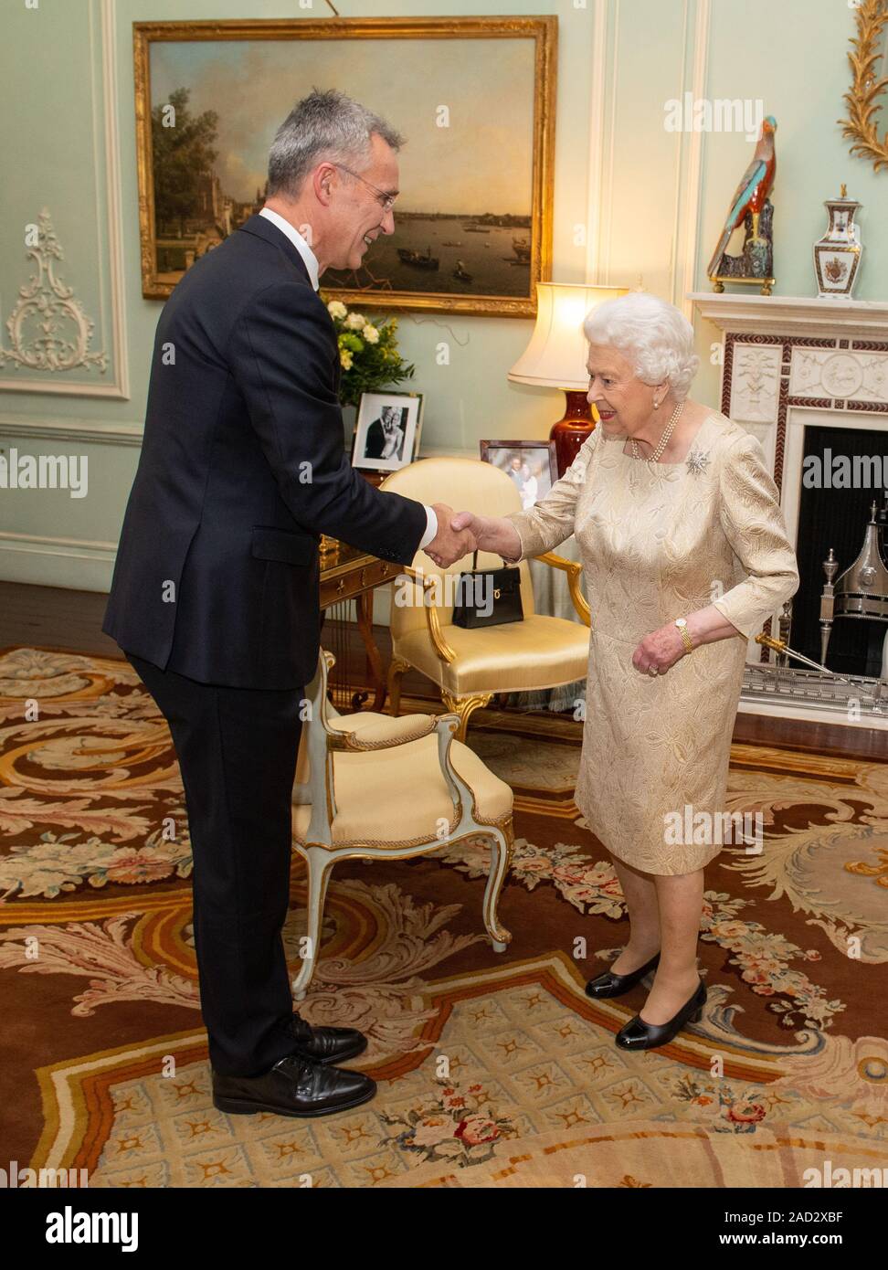Queen Elizabeth Ii Holds Private Stockfotos Und Bilder Kaufen Alamy