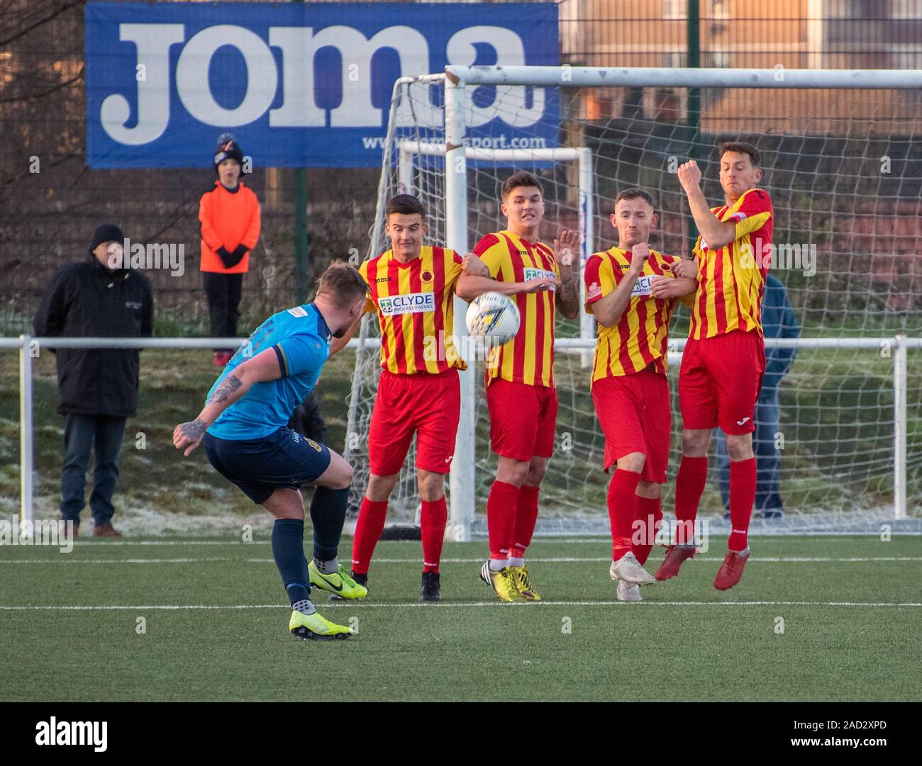 Glasgow, Schottland, Großbritannien. 30. November 2019: Der schottische Junioren 4. Runde Schale Riegel zwischen Rossvale Junioren F.C. und Auchinleck Talbot FC. Stockfoto