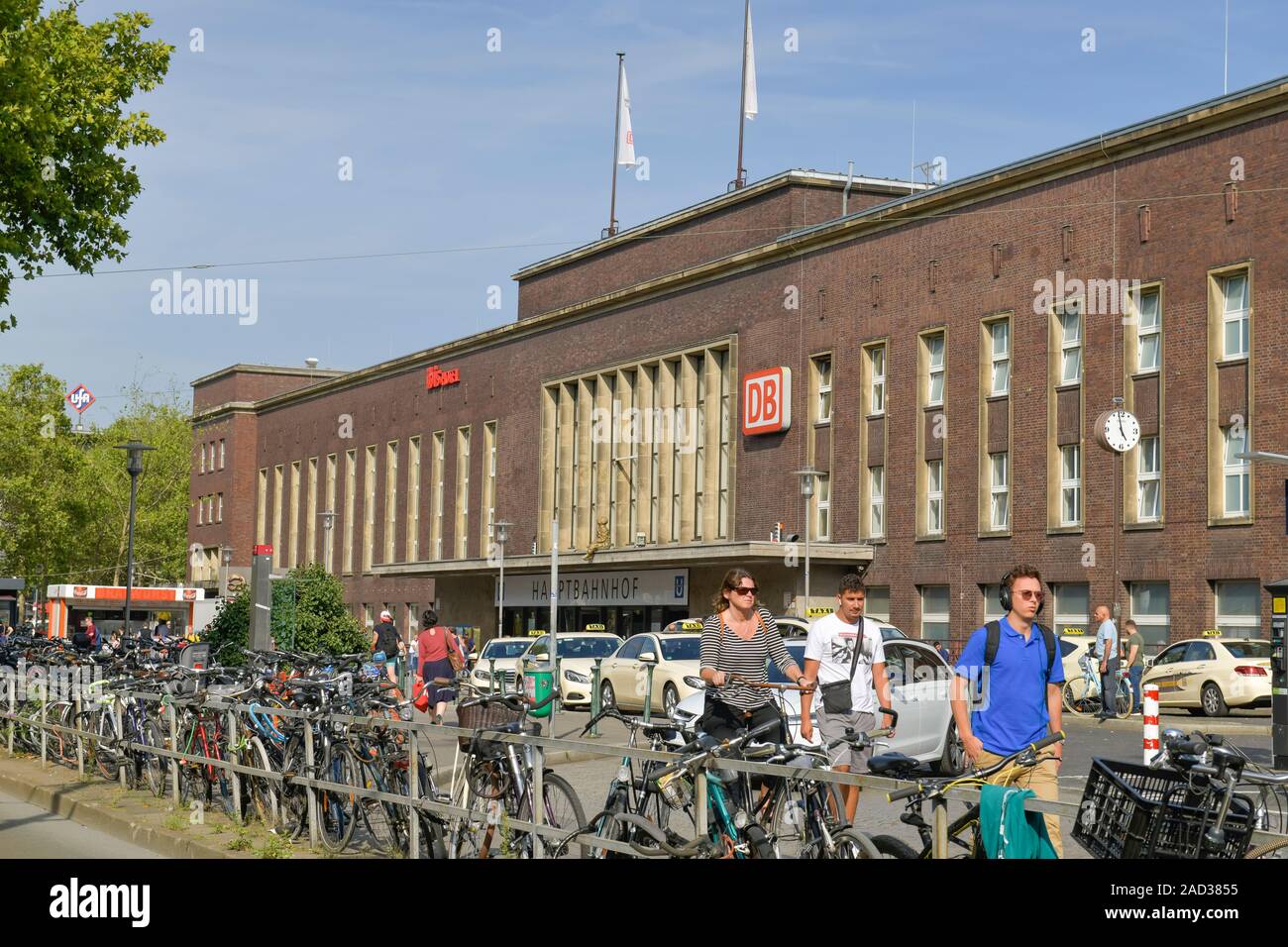 Hauptbahnhof, KonradAdenauerPlatz, Düsseldorf, NordrheinWestfalen
