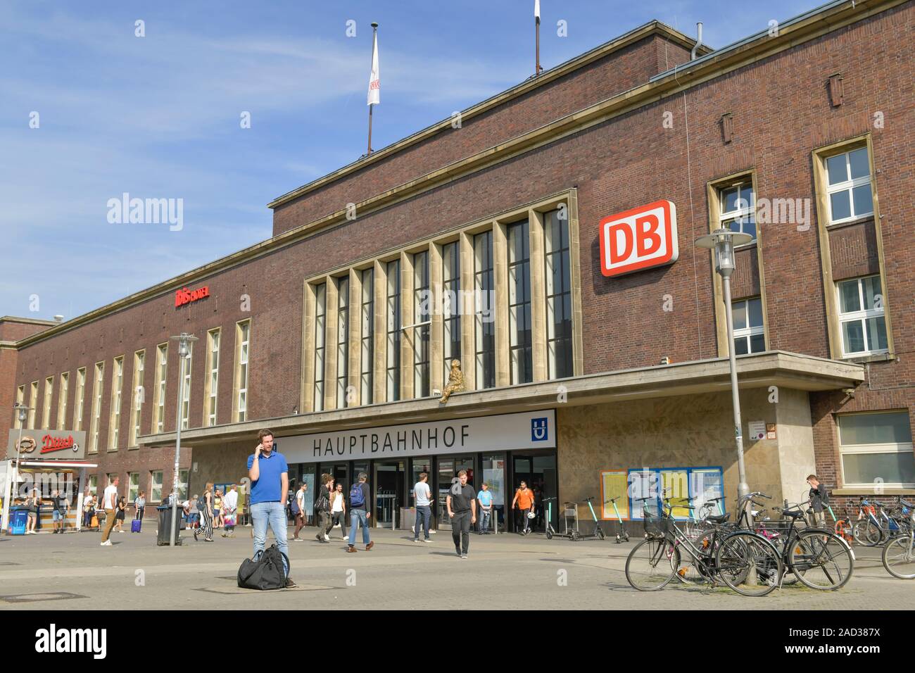 Hauptbahnhof, Konrad-Adenauer-Platz, Düsseldorf, Nordrhein-Westfalen, Deutschland Stockfoto