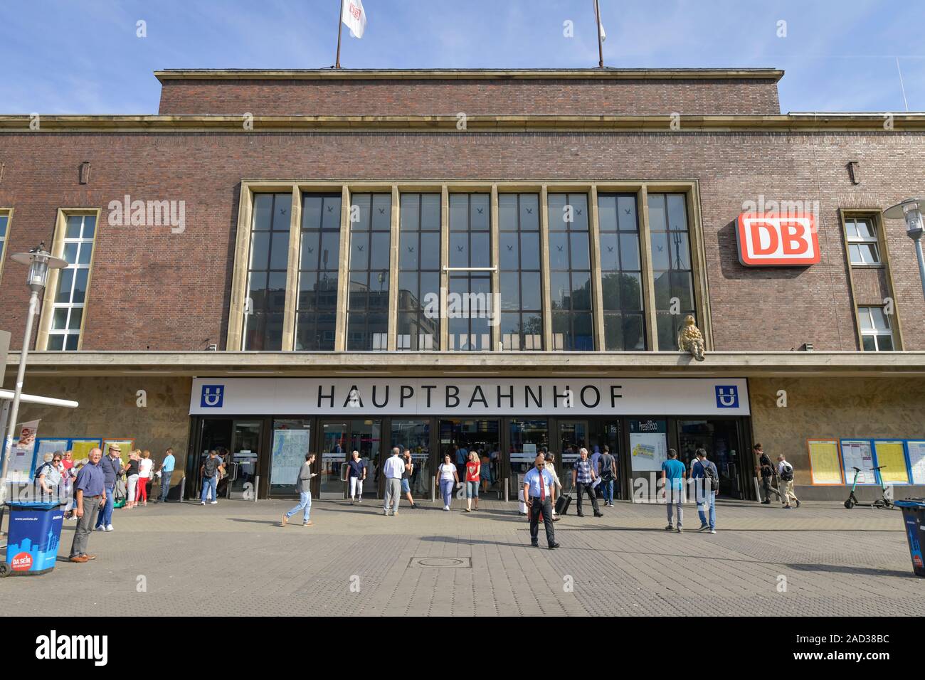 Hauptbahnhof, KonradAdenauerPlatz, Düsseldorf, NordrheinWestfalen