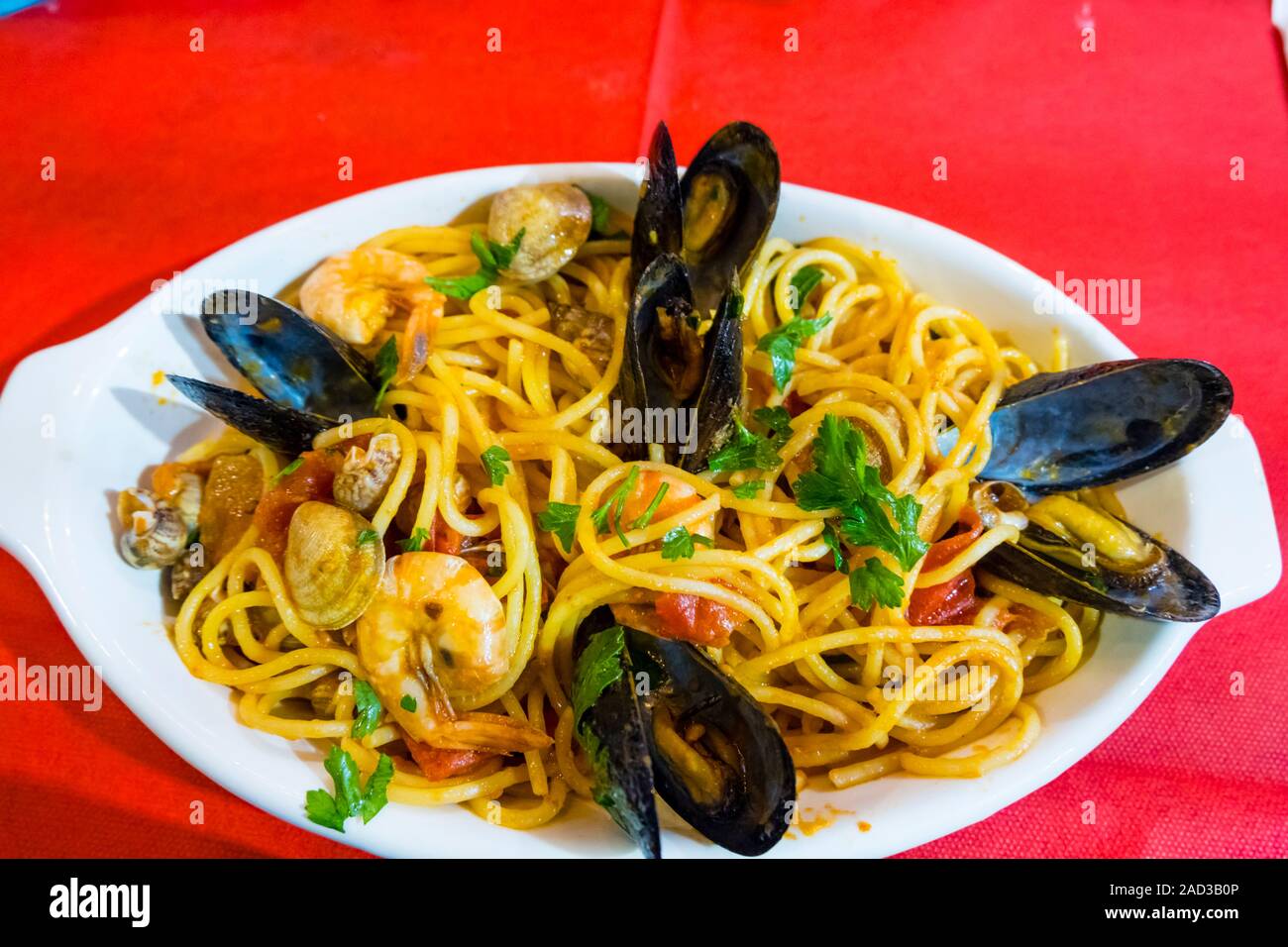 Spaghetti allo Scoglio, Spaghetti mit Meeresfrüchten, Neapel, Italien Stockfoto