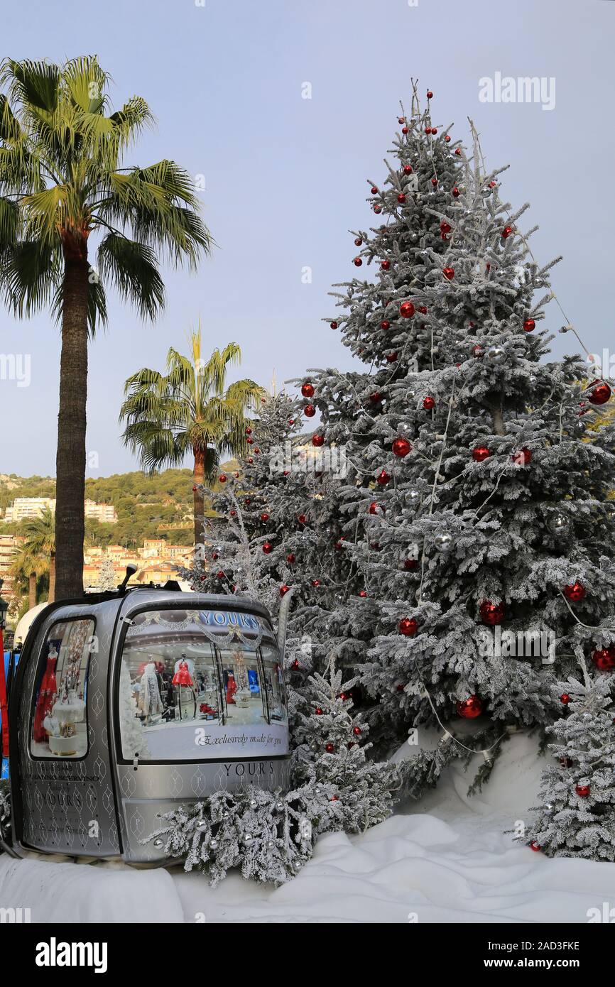Monte Carlo, Weihnachtsbäume, künstlichen Schnee und Palmen im Grand Casino Stockfoto