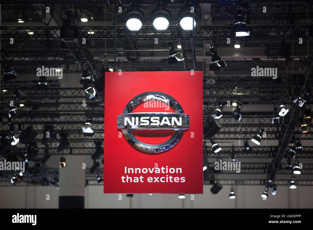 Nissan Logo an der Nissan Ausstellungsfläche auf der Tokyo Motor Show 2019. Kongresszentrum Tokyo Big Sight. Stockfoto