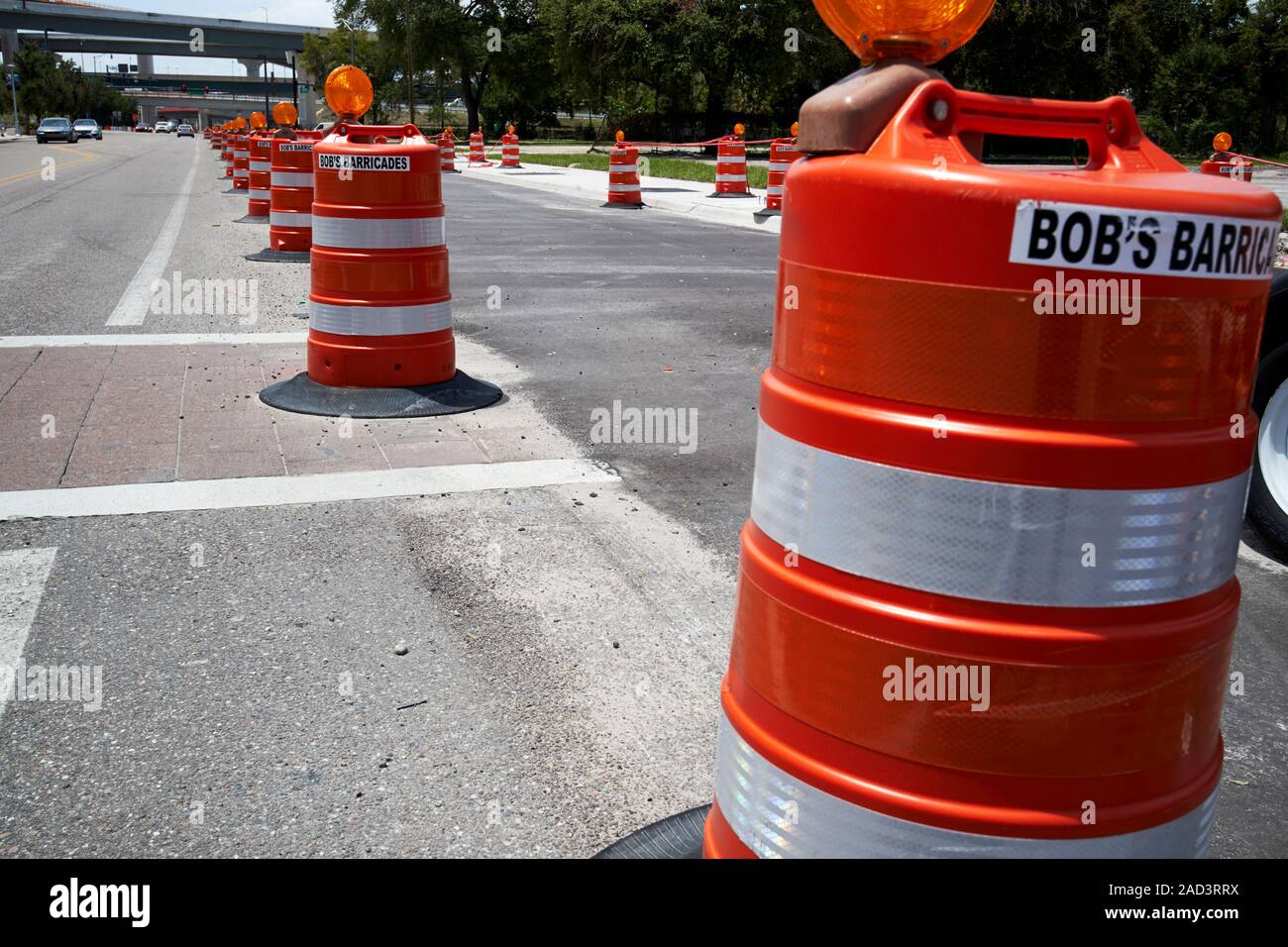 Kanalaufteilung drum und Warnung Blitzleuchte auf Baustellen Baustellen in der Innenstadt von Orlando, Florida USA Stockfoto