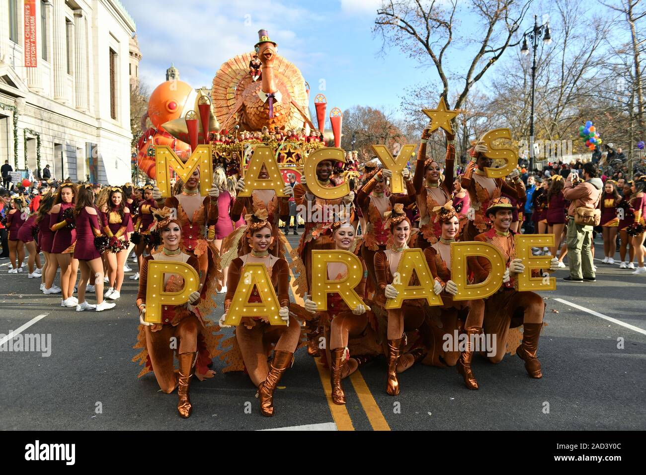 Teilnehmer an der 93. jährliche Thanksgiving Day Parade von Macy's anzusehen, New York, USA - 28. Nov. 2019 Stockfoto