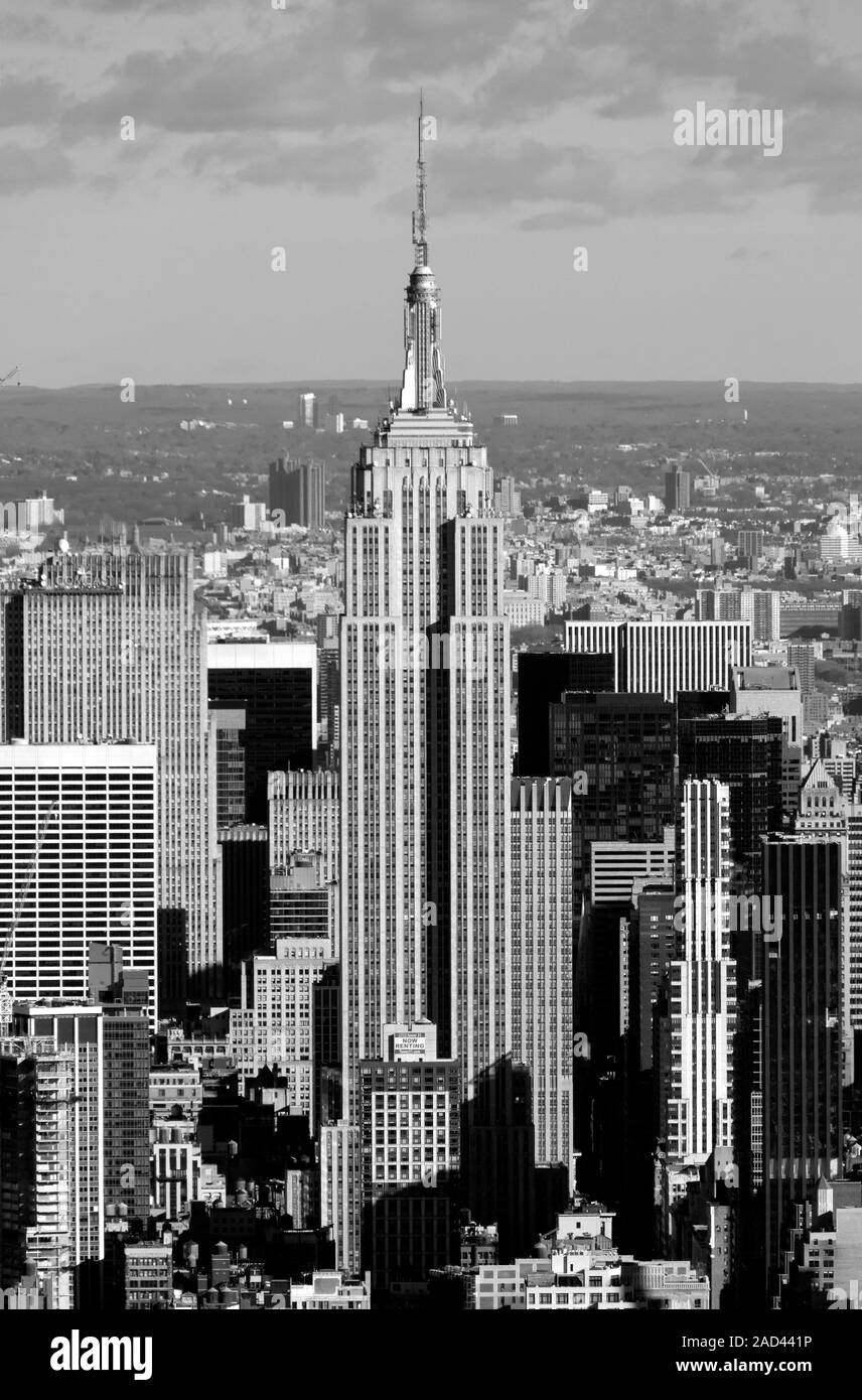 Die beeindruckende Skyline von Manhattan Island einschließlich das Empire State Building und das Chrysler Building in New York City, Vereinigte Staaten von Amerika Stockfoto