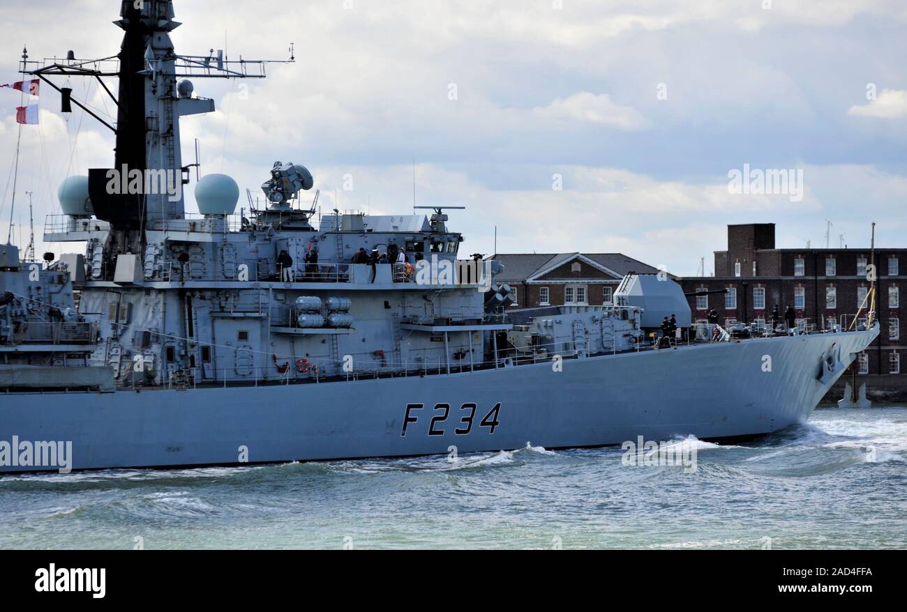 AJAXNETPHOTO. 20. Mai 2015. PORTSMOUTH, England. - Typ 23 HOME - HMS IRON DUKE IN DEN HAFEN. Foto: TONY HOLLAND/AJAX REF: DTH 152005 38135 Stockfoto