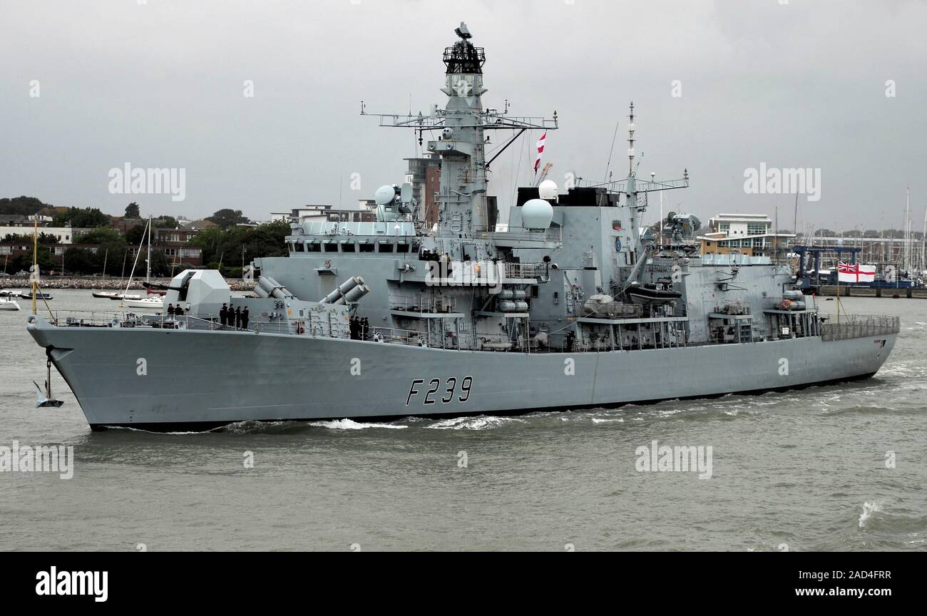 AJAXNETPHOTO. 29. AUGUST 2014. PORTSMOUTH, England. - Typ 23 fährt - HMS RICHMOND Hafen verlassen. Foto: TONY HOLLAND/AJAX REF: DTH 142908 734 Stockfoto