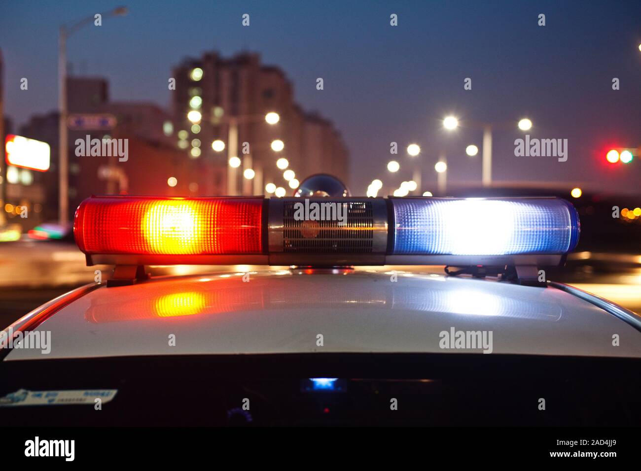 Polizei-Auto in der Nacht, Blaulicht in Seoul Stockfoto