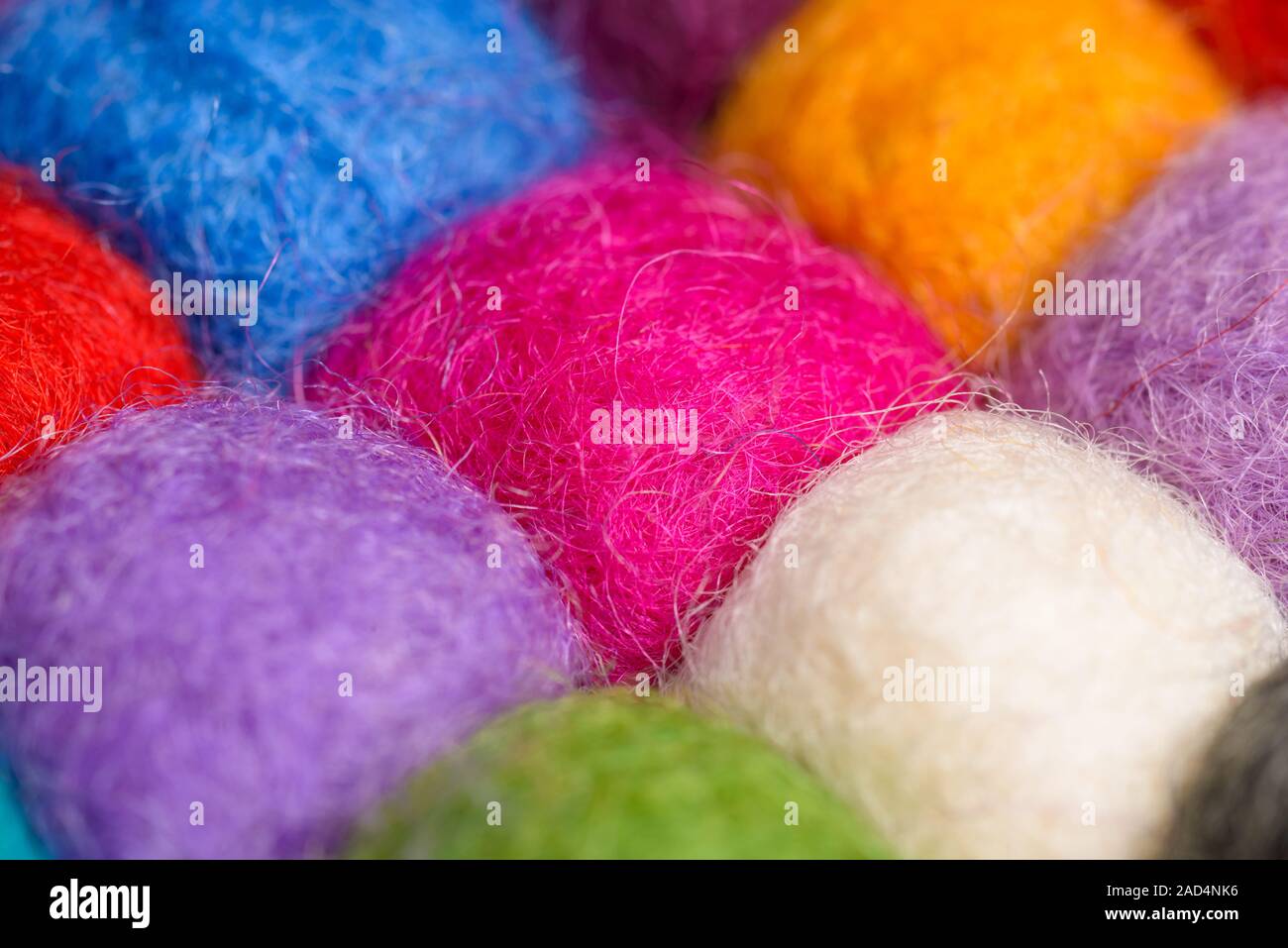 Farbe wolle Hintergrund - Kugeln für synthetische Wolle Garn - Geometrische rainbow Muster Stockfoto