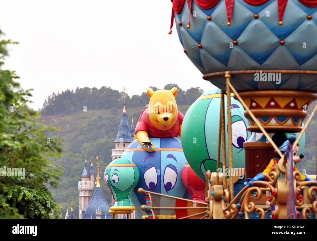 HONG KONG - Feb 2015: Parade in Disneyland mit Comicfiguren in Hongkong im November 2015 in China Stockfoto