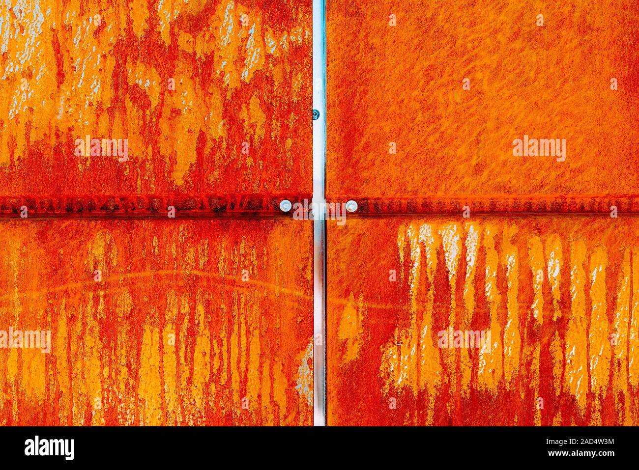 Rusty Grunge im Alter grau Texture - Alte Edelstahl Hintergrund mit Kratzer - Monochrom Schmutzige metallene Oberfläche in der Nähe u Stockfoto