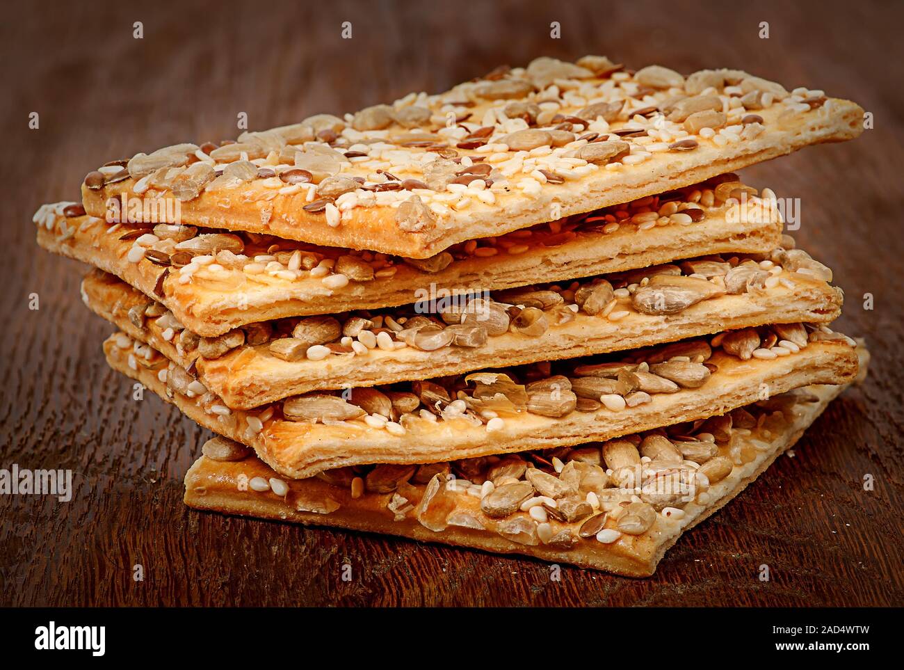 Stapel von Cornflakes cookies mit Samen Stockfoto