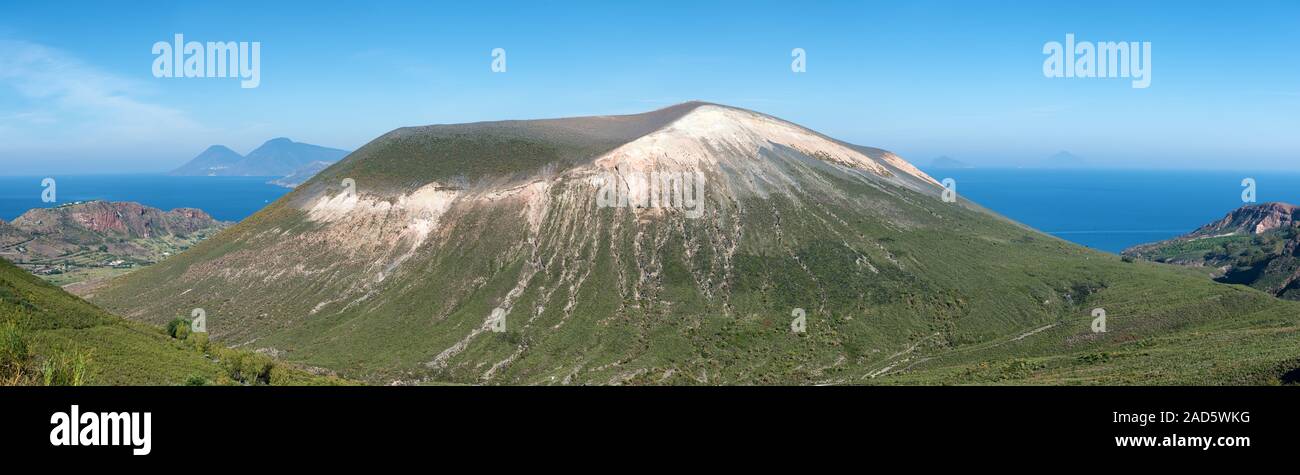 Panoramablick auf die vukcano Vulkan, Äolische Inseln, Italien Stockfoto