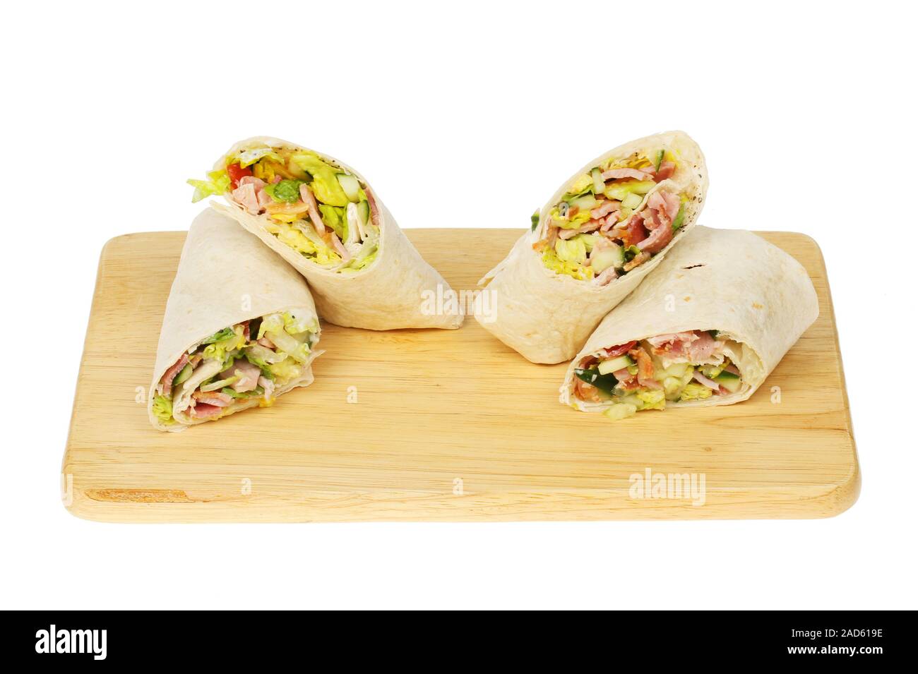 Speck, Salat und Tomate Sandwich wraps auf einem Brett gegen Weiße isoliert Stockfoto