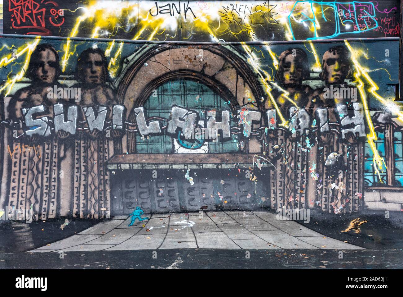 Quartal Rohr Graffiti, Hauptbahnhof und Suvilahti DIY Skatepark in Helsinki, Finnland Stockfoto Quartal Rohr Graffiti, Hauptbahnhof und Suvilahti DIY Skatepark in Helsinki, Finnland Stockfoto