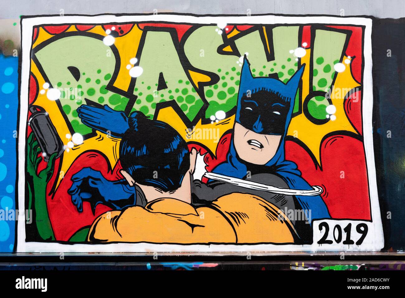 Batman und Robin bunten Graffiti in Suvilahti Stadtteil von Helsinki, Finnland Stockfoto