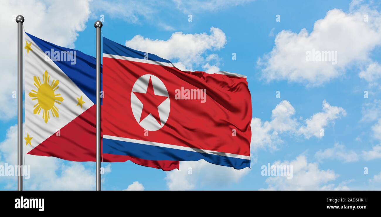 Philippinen und Nordkorea Fahne im Wind gegen Weiße bewölkt blauer Himmel zusammen. Diplomatie Konzept, internationale Beziehungen. Stockfoto