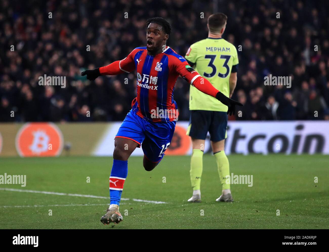 Crystal Palace Jeffrey Schlupp feiert ersten Ziel seiner Seite des Spiels zählen während der Premier League Spiel im Selhurst Park, London. Stockfoto