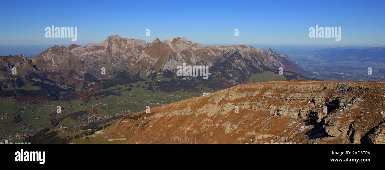 Berg Säntis und die anderen Berge der Alpstein. Blick von Chaeserrugg, Toggenburg Tal. Stockfoto