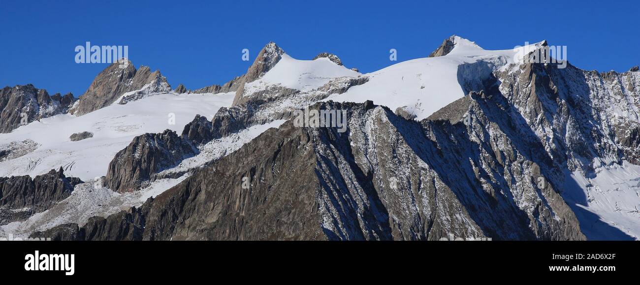 Zerklüftete Berge und Gletscher im Kanton Wallis, Schweizer Alpen. Mount Fusshorn und trockensten Gletscher. Stockfoto