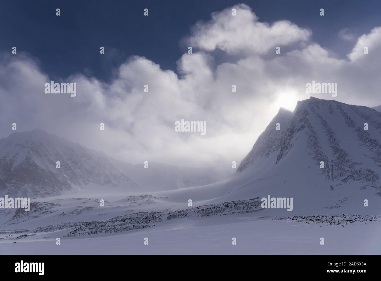 Landschaft im Schnee Drift, Unna Reaiddavaggi, Lappland, Schweden Stockfoto