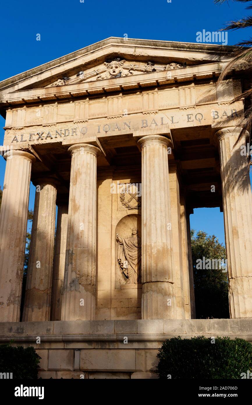 1810 Denkmal für Sir Alexander Ball, einem neoklassizistischen Tempel in der Unteren Barrakka Gardens, Valletta, Malta. Das erste zivile Kommissar von Malta. Stockfoto