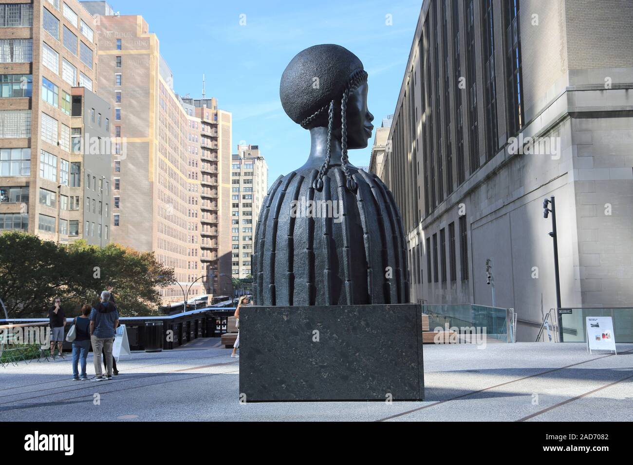 High Line Park, Sockel neueste Abschnitt auf dem Sporn, Künstlerin Simone Leigh, Brick House Skulptur, Manhattan, New York City, USA Stockfoto